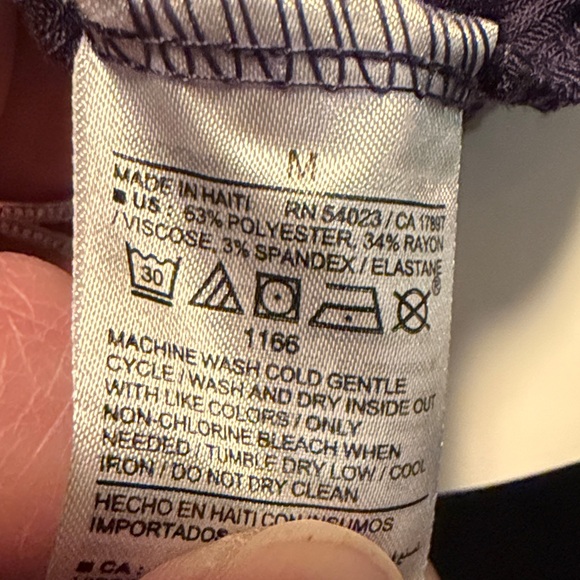 Old Navy V-Neck Short Sleeve Top in Navy Blue - Picture 4 of 6